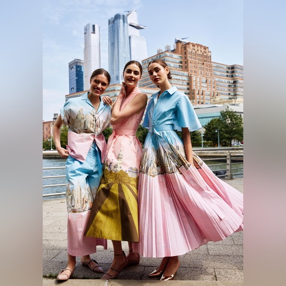 LELA ROSE Cape-Effect New York City Skyline Printed Cotton Maxi Dress - Picture 2 of 5